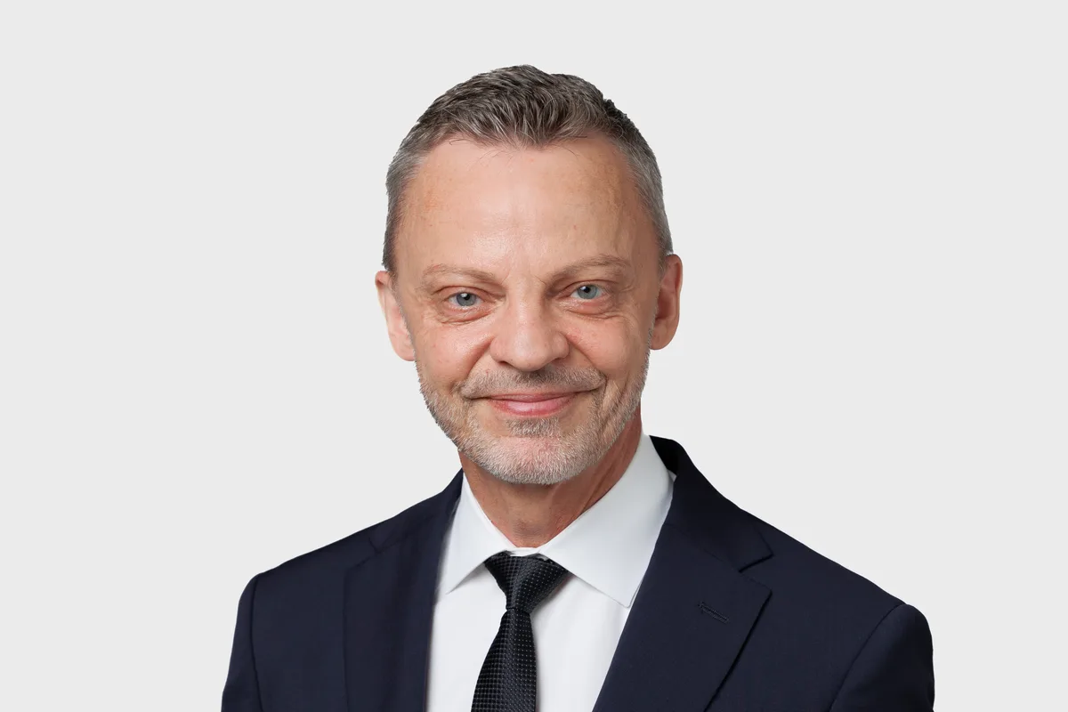 Porträtfoto von Hans-Ueli Vogt